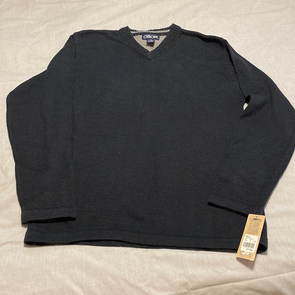 Men’s V-neck sweater